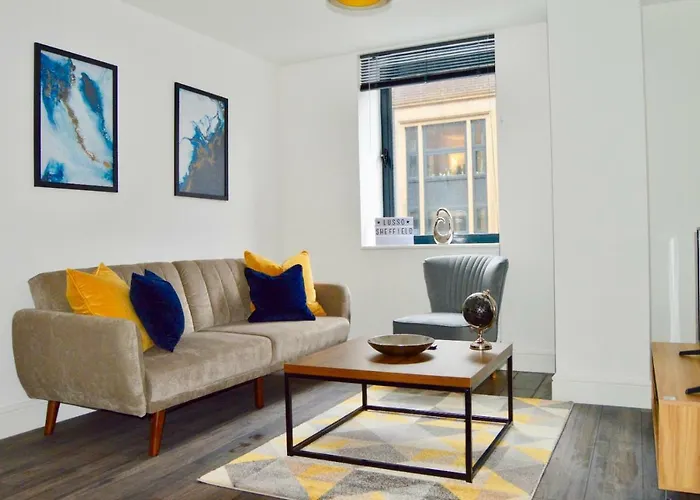 Qh31 - City Centre Location With 2 Double Bedrooms Sleeping Up To 4 People - Spacious Work Or Leisure Apartment