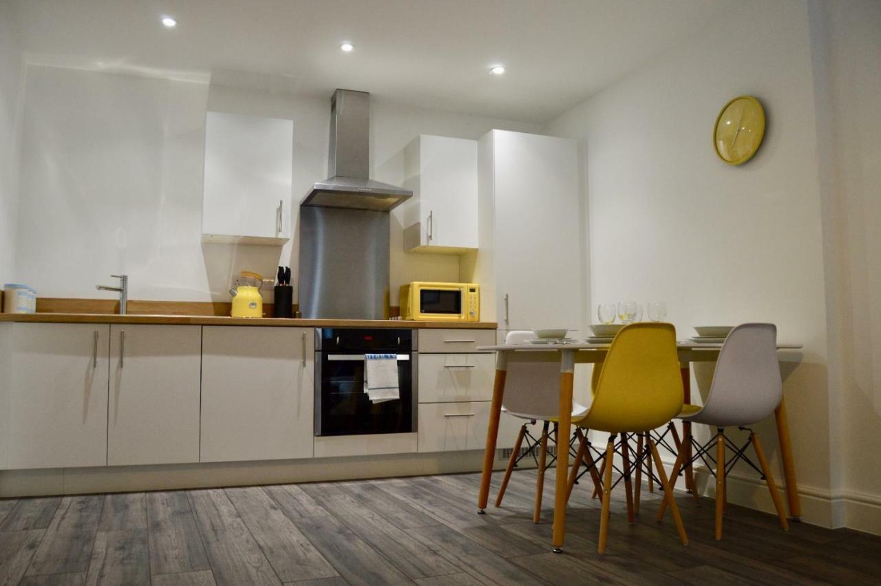 Qh31 - City Centre Location With 2 Double Bedrooms Sleeping Up To 4 People - Spacious Work Or Leisure Apartment Apartment *