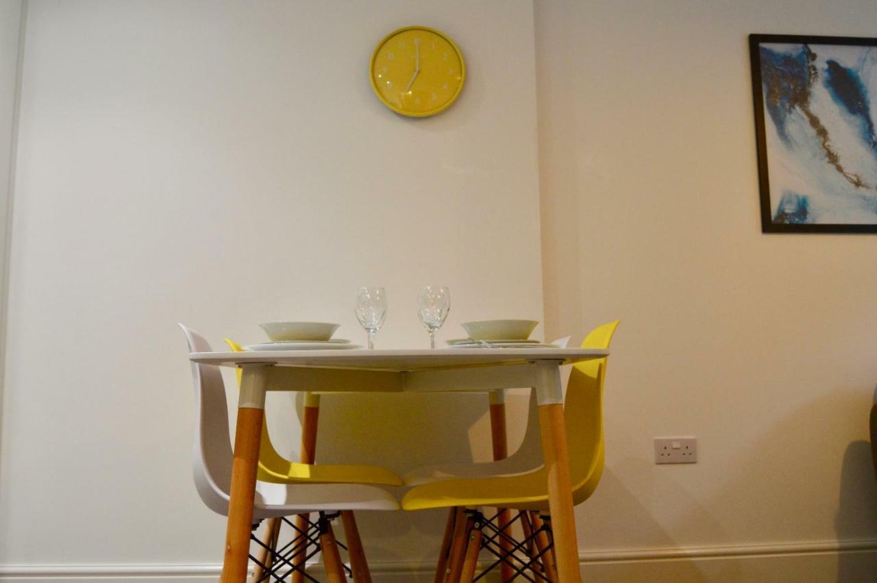 Apartment Qh31 - City Centre Location With 2 Double Bedrooms Sleeping Up To 4 People - Spacious Work Or Leisure Apartment