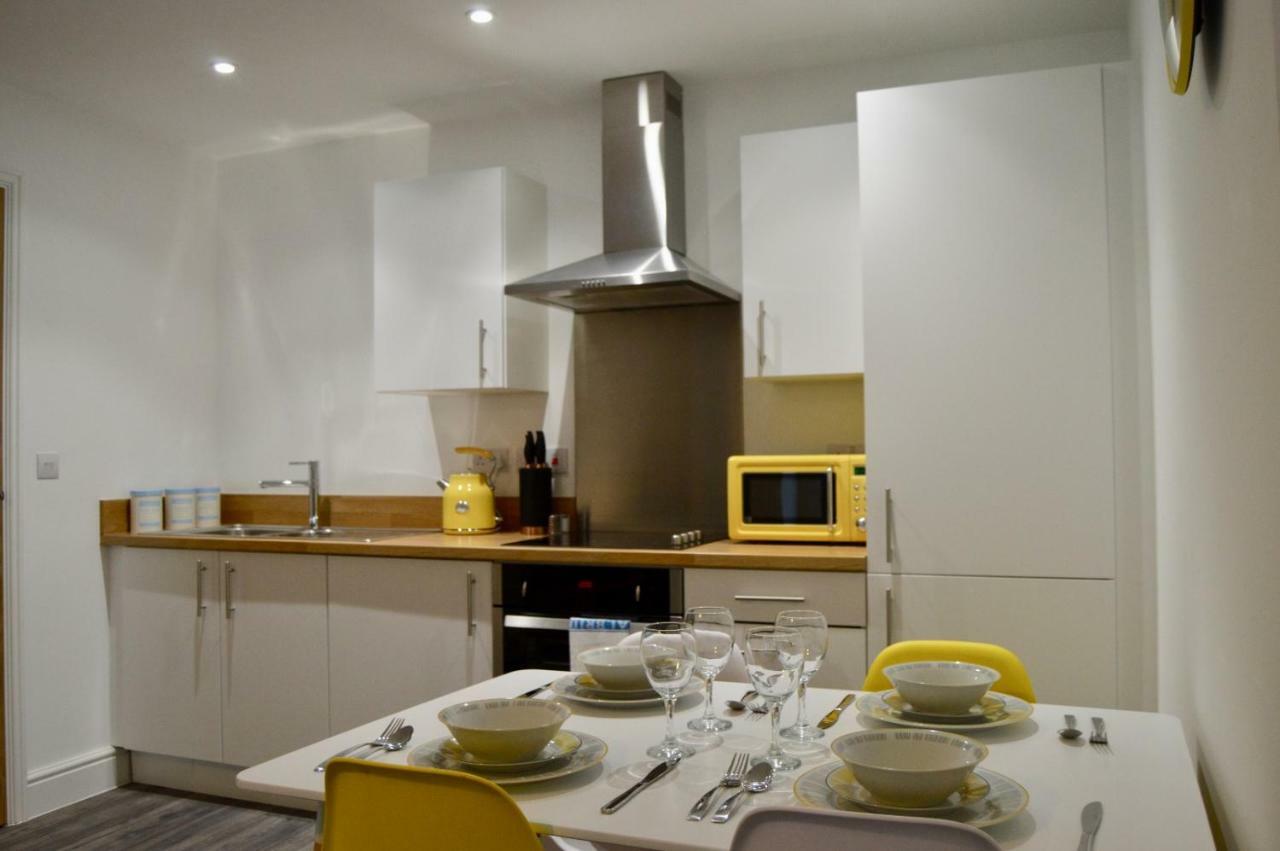 Qh31 - City Centre Location With 2 Double Bedrooms Sleeping Up To 4 People - Spacious Work Or Leisure Apartment Apartment Sheffield