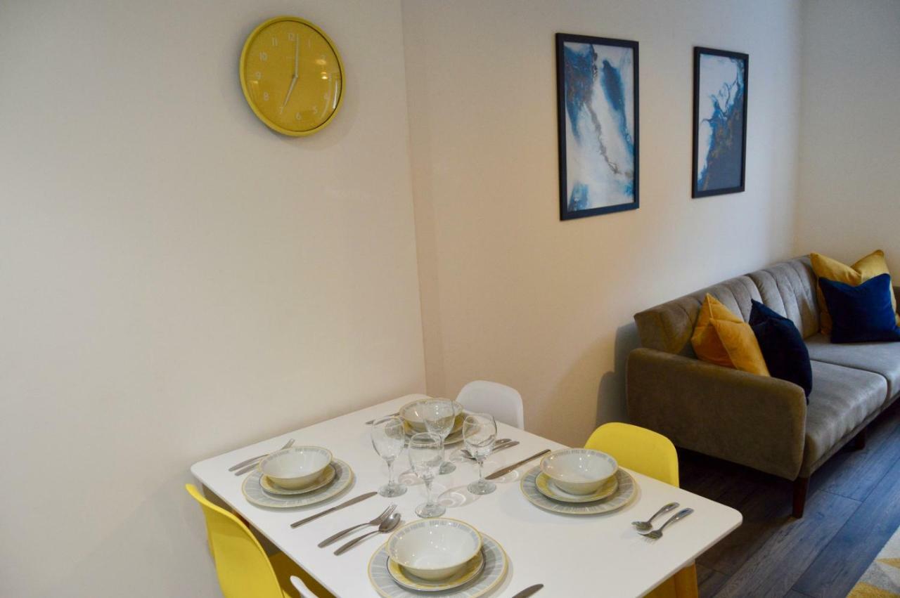 Qh31 - City Centre Location With 2 Double Bedrooms Sleeping Up To 4 People - Spacious Work Or Leisure Apartment * Sheffield
