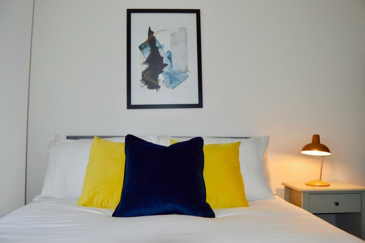 Qh31 - City Centre Location With 2 Double Bedrooms Sleeping Up To 4 People - Spacious Work Or Leisure Apartment
