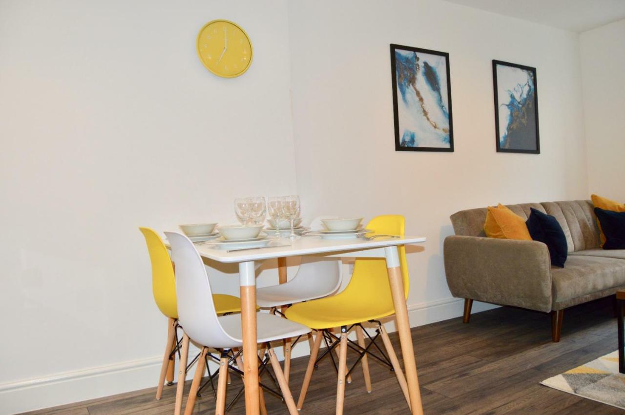 Qh31 - City Centre Location With 2 Double Bedrooms Sleeping Up To 4 People - Spacious Work Or Leisure Apartment Apartment *